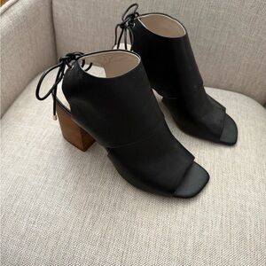 Kenneth Cole Black Leather Open-Toe Lace-Back Block Heel Sandals